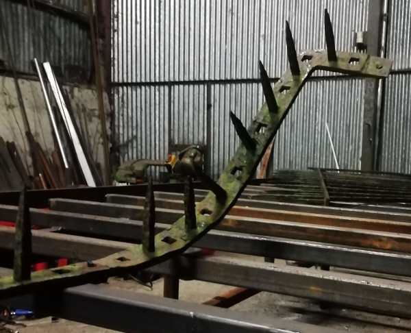 The corner looks like the Loch Ness monster!!